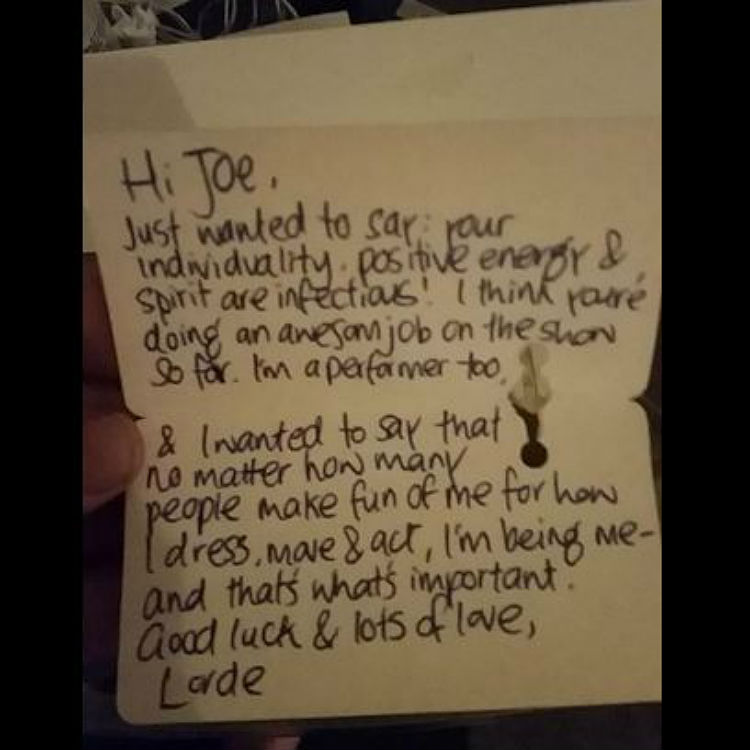 Lorde sends cupcakes, handwritten note to bullied X Factor contestant